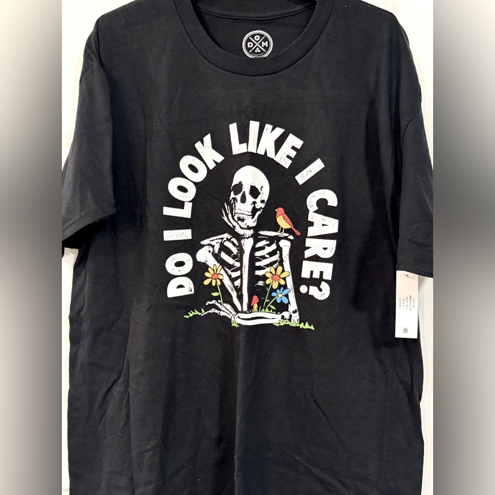 Men's T-Shirt, NEW size LARGE